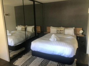Lonsdale Street Studio Apartment